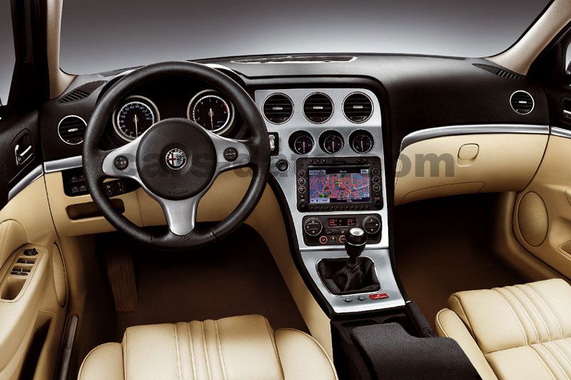 Alfa Romeo 159 images (2 of 13)