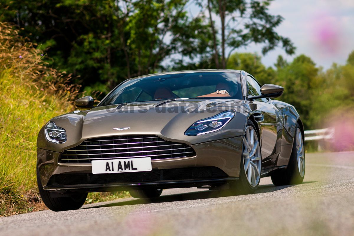 Aston Martin DB11 Coupe