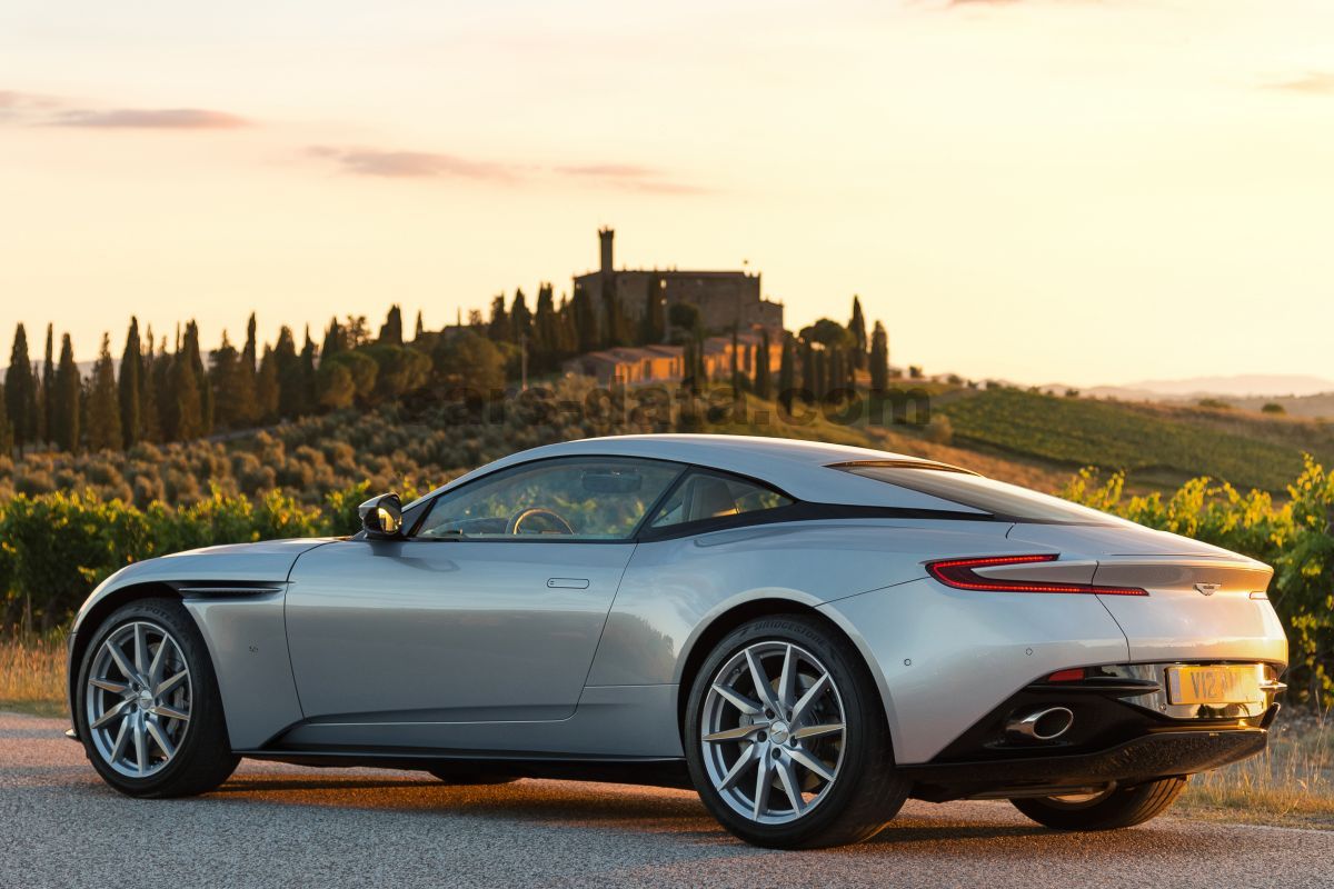 Aston Martin DB11 Coupe