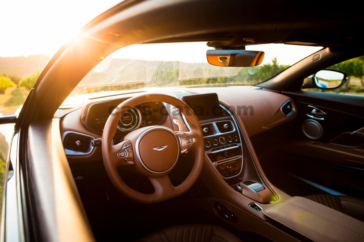 Aston Martin DB11 Coupe