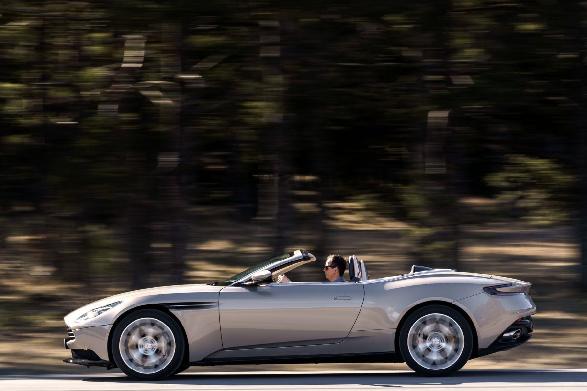 Aston Martin DB11 Volante