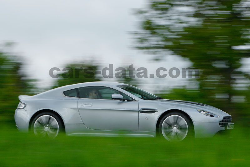 Aston Martin V12 Vantage Coupe