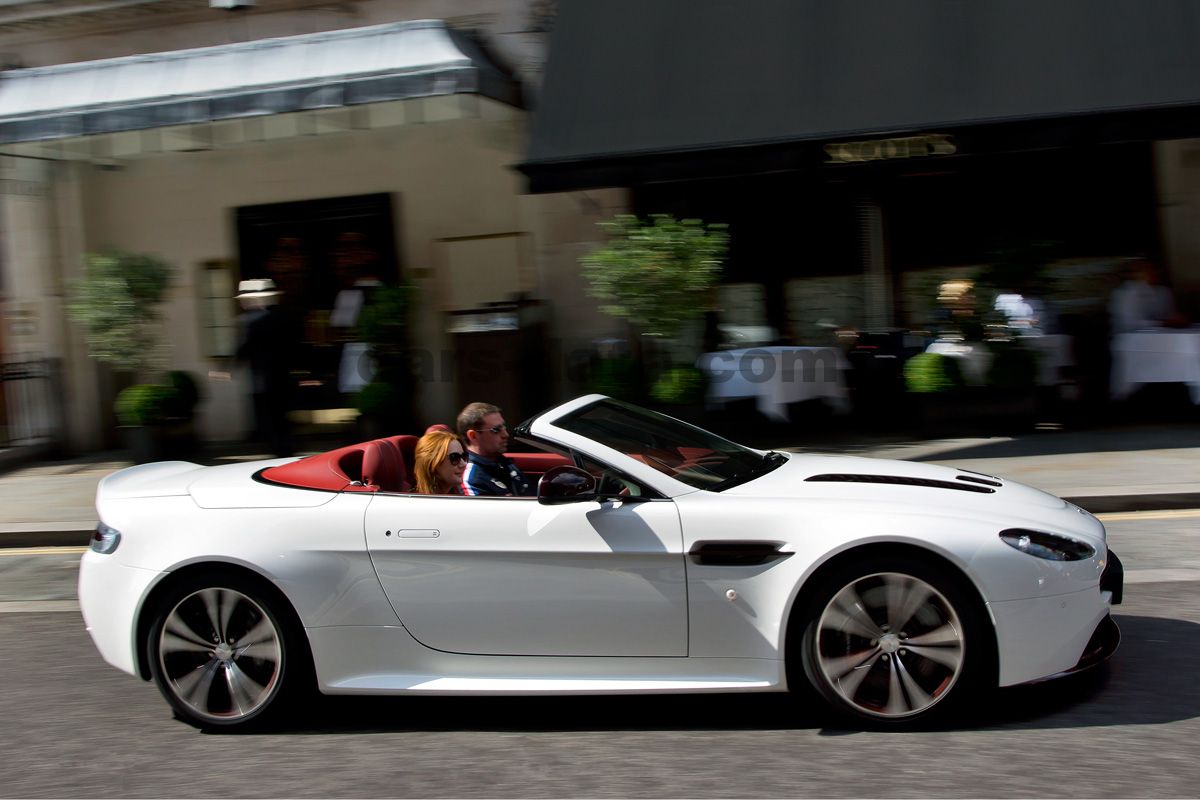 Aston Martin V12 Vantage Roadster