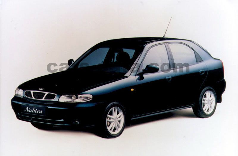 Daewoo Nubira 1.6 SX kézikönyv 4 ajtó specifikáció | cars-data.com