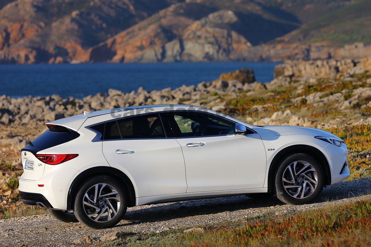 Infiniti Q30