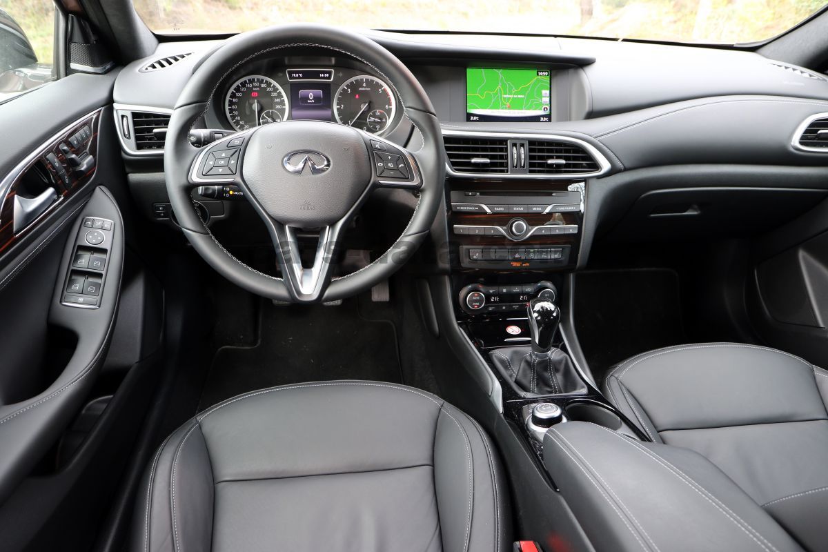 Infiniti Q30