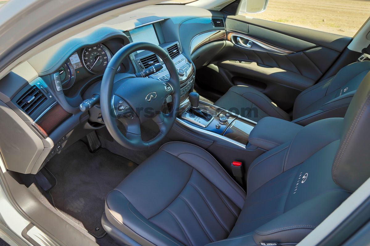 Infiniti Q70