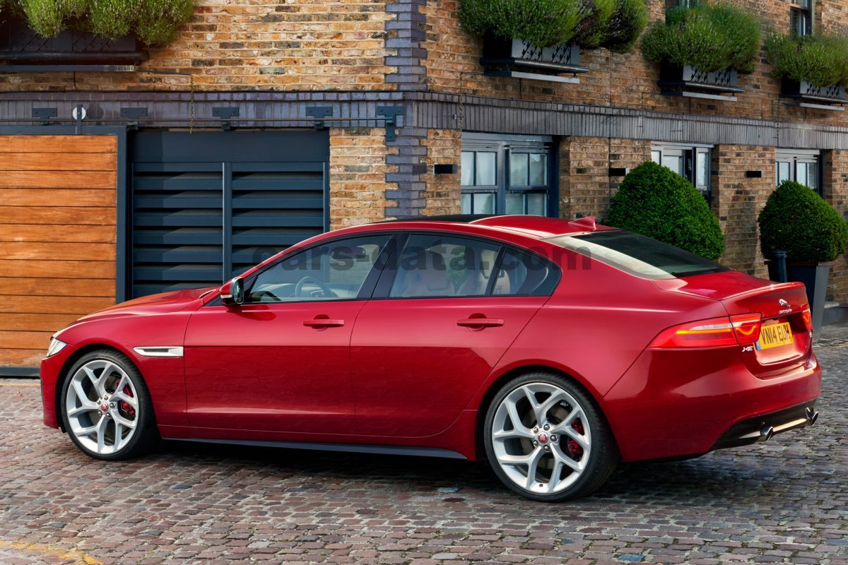 Jaguar XE