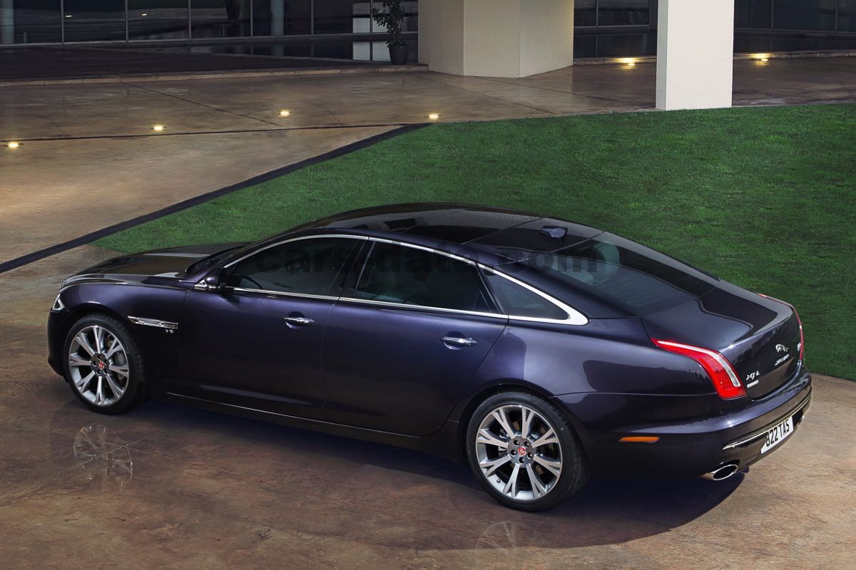 Jaguar XJ ---