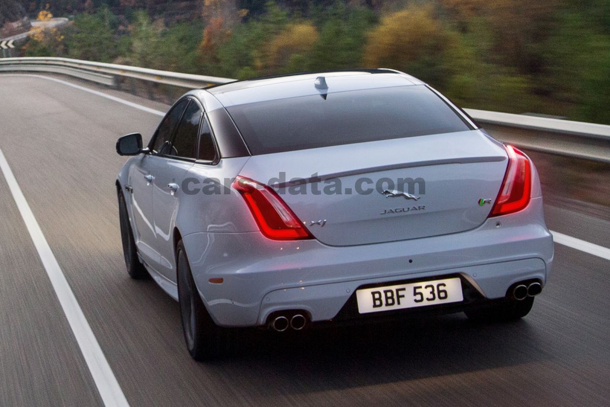 Jaguar XJ ---