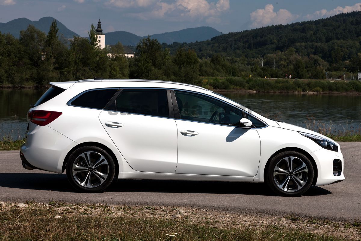 Kia Ceed SW 2015 pictures (6 of 23)