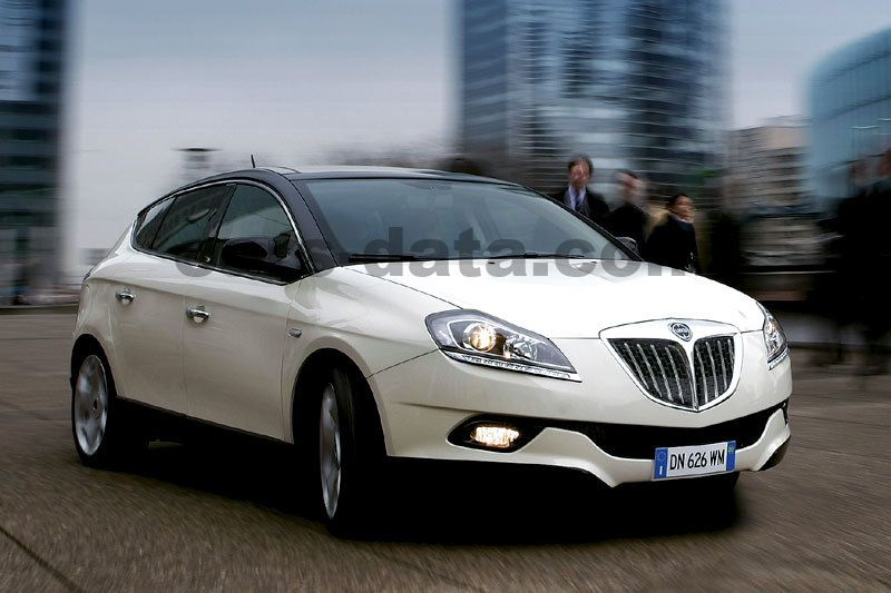 Lancia Delta 1.6 Multijet 120hp Argento semi-automatic 5 door specs ... Lancia Delta 1.6 Multijet 120hp Argento semi-automatic 5 door specs ...