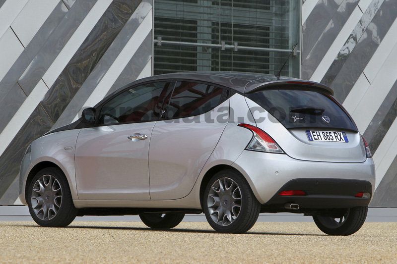 Lancia Ypsilon