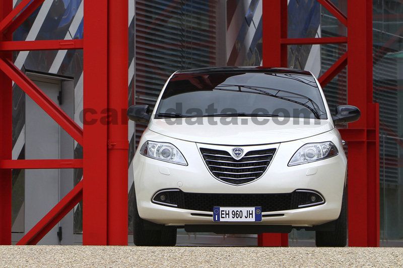 Lancia Ypsilon