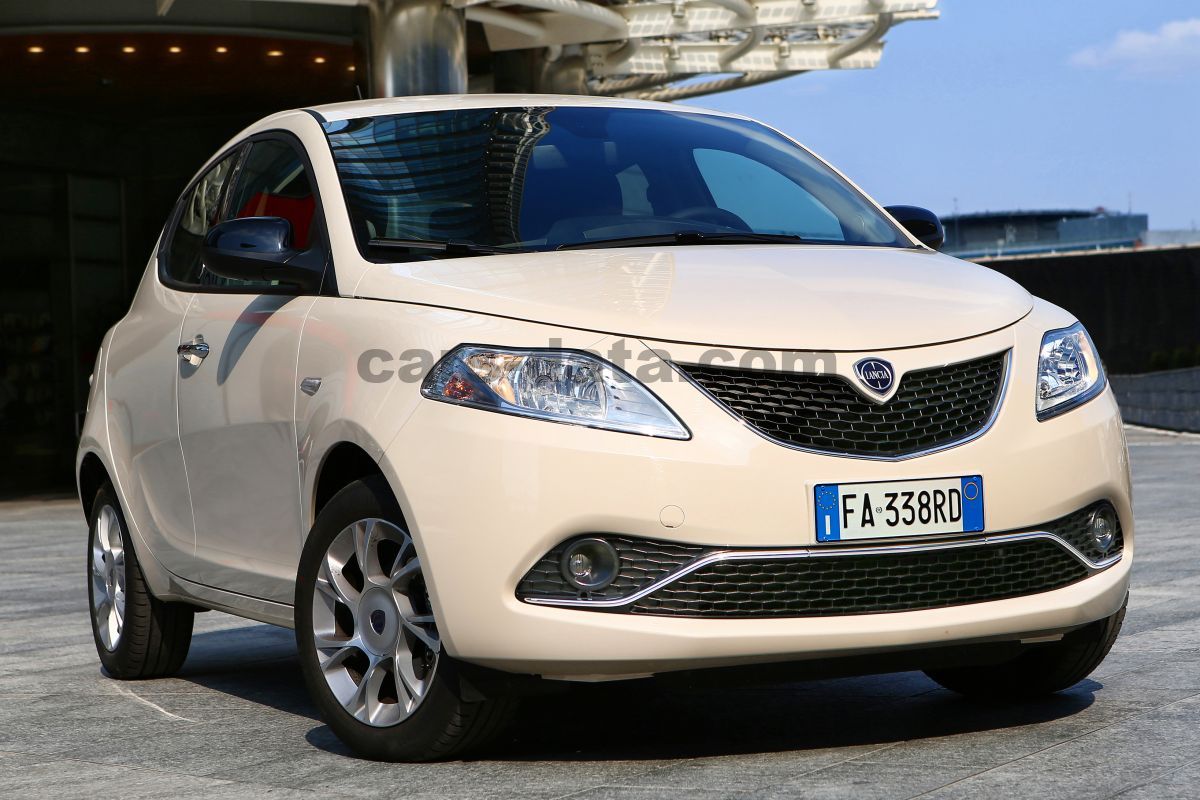 Lancia Ypsilon