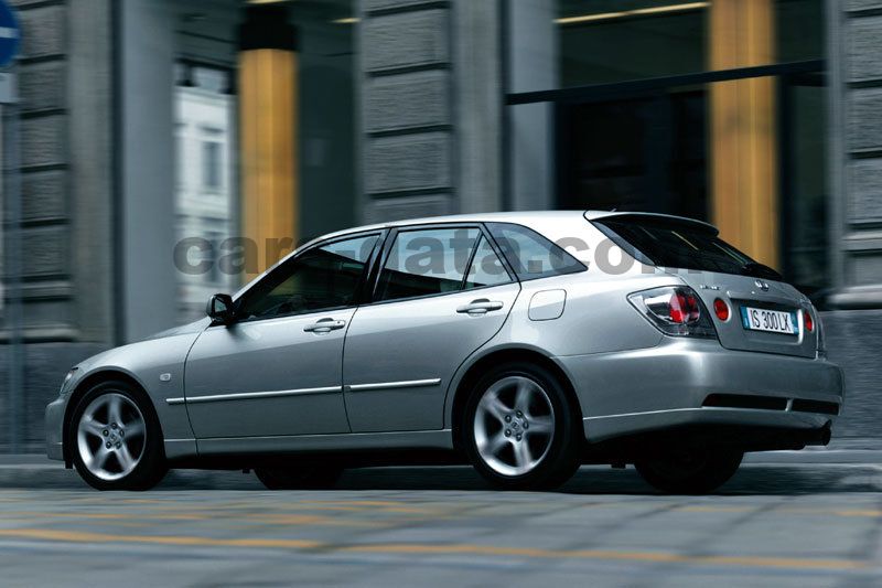 Lexus IS SportCross