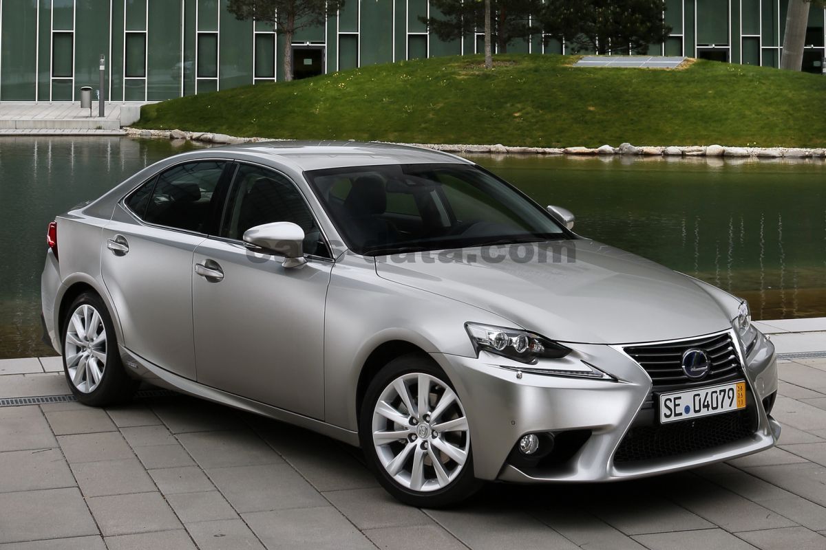 Lexus IS