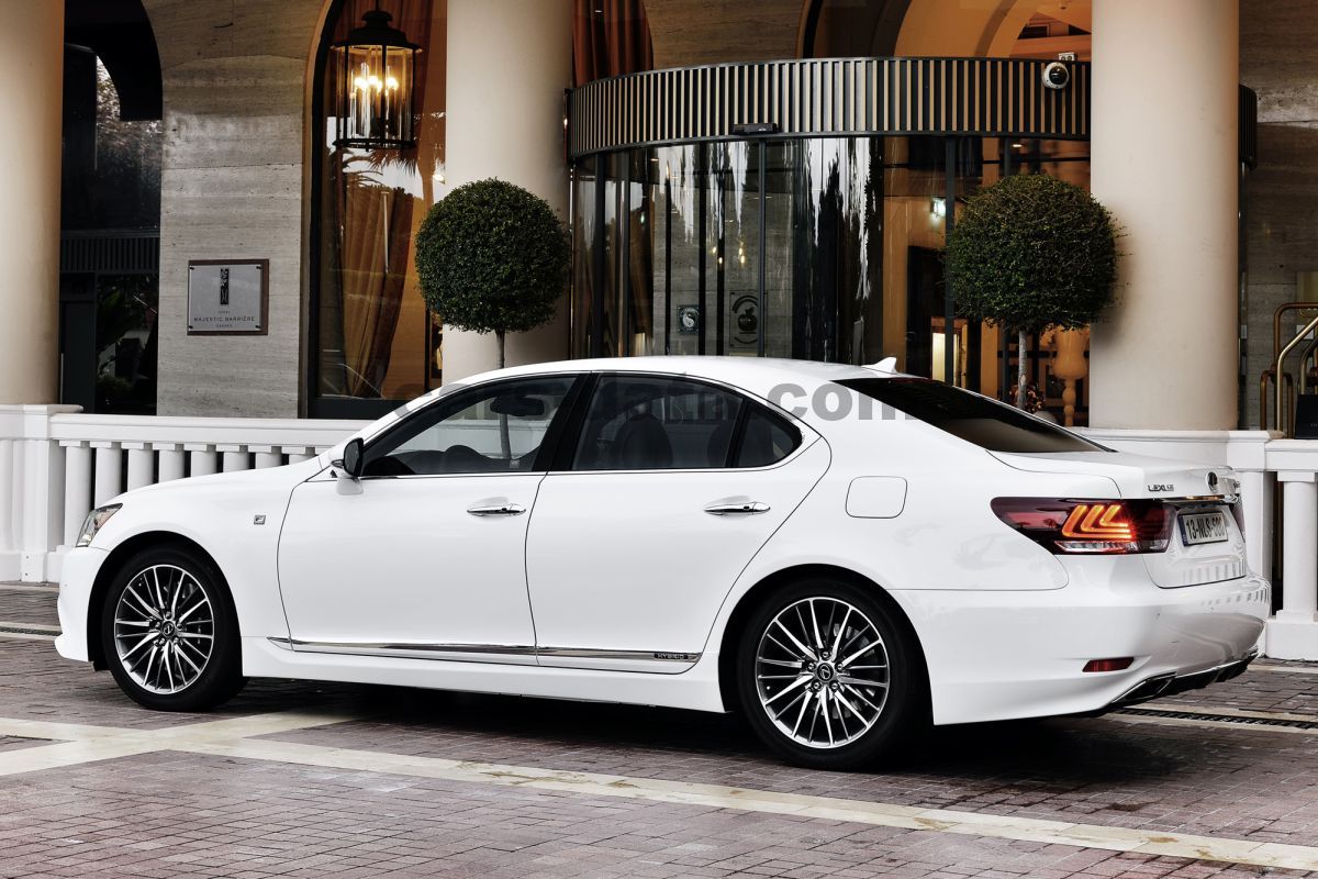 Lexus LS