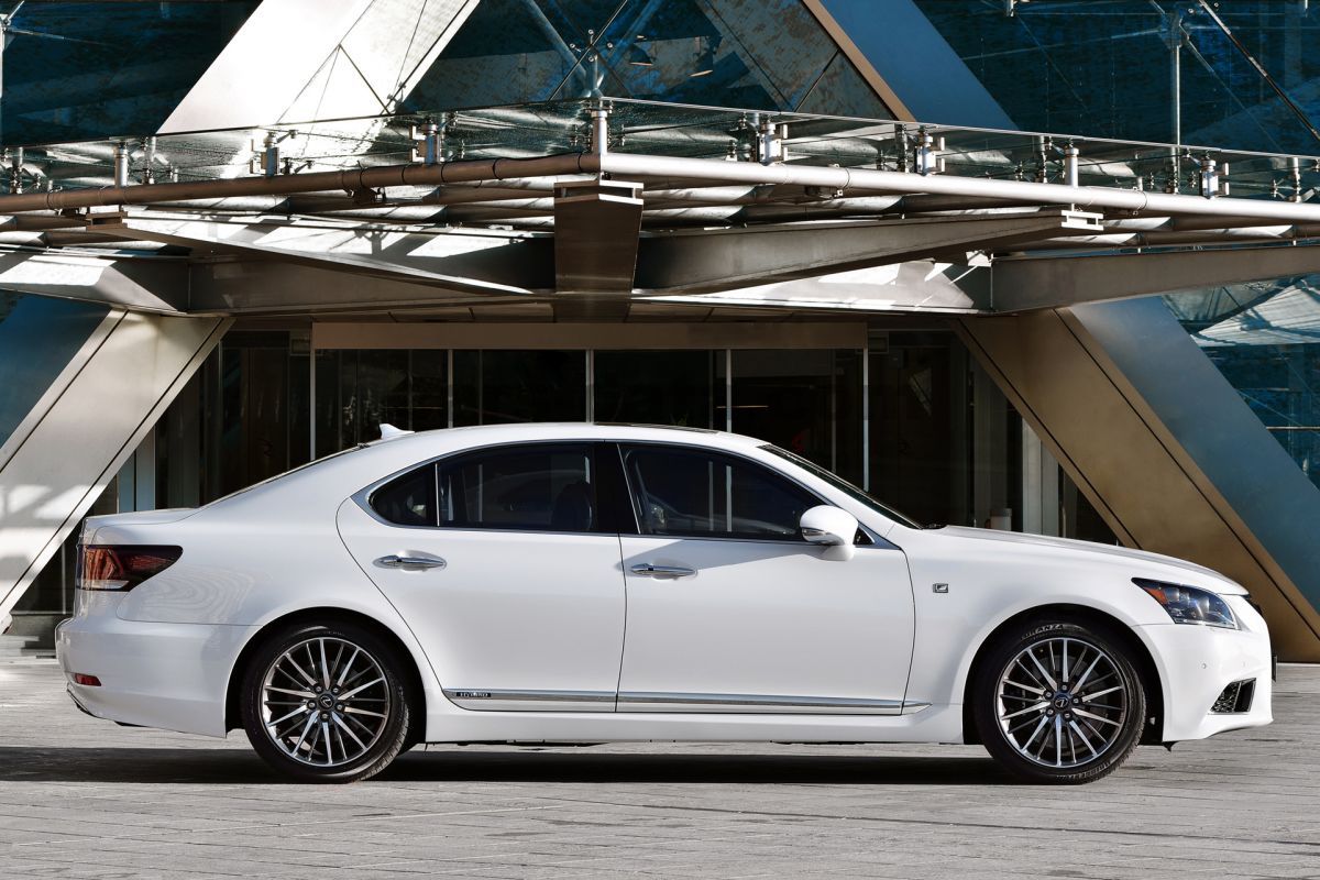 Lexus LS