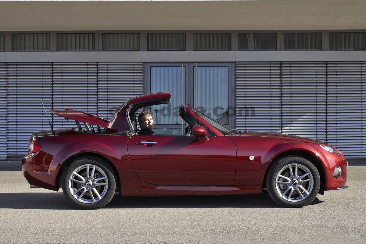 Mazda MX-5 Roadster Coupe