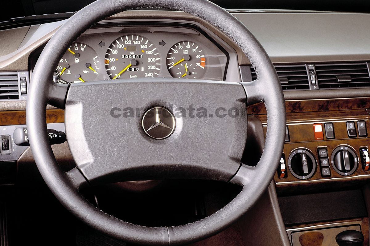 Mercedes-Benz 200-series Combi