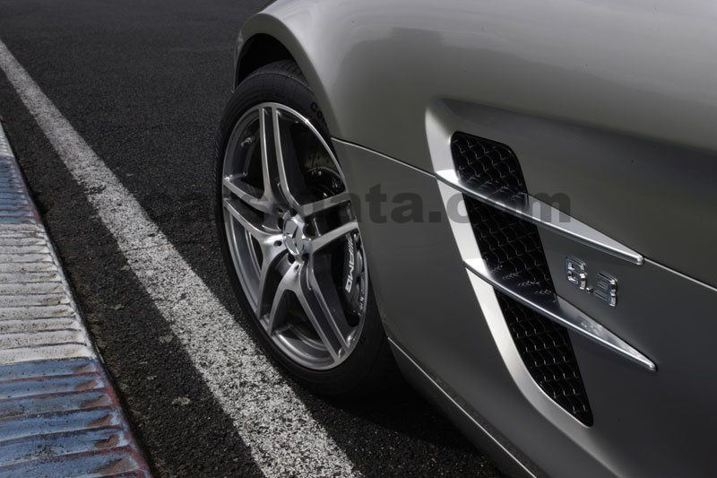 Mercedes-Benz SLS AMG