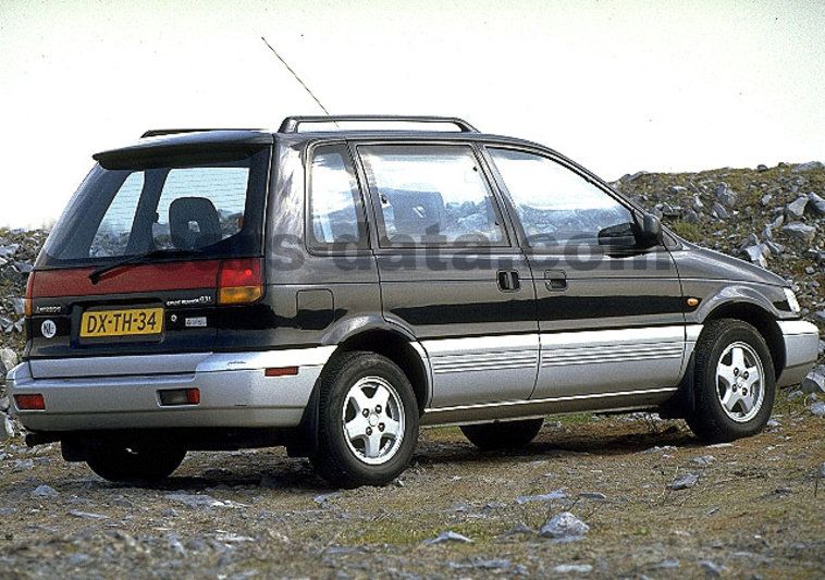 Mitsubishi Space Runner