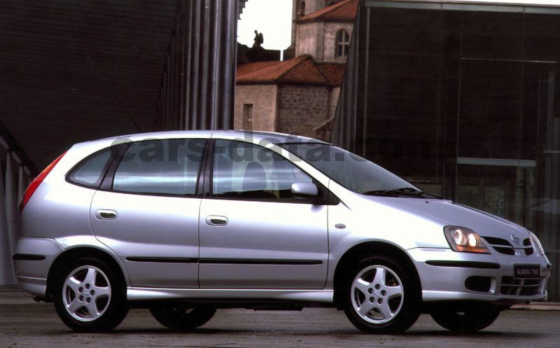 Nissan Almera Tino