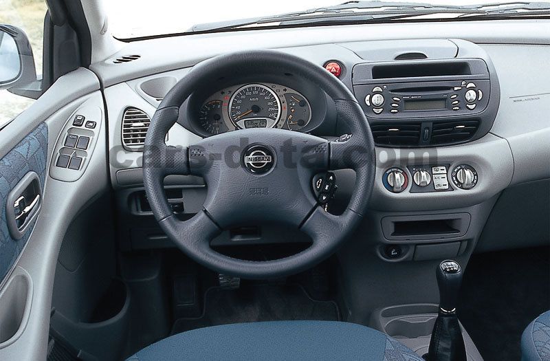 Nissan Almera Tino