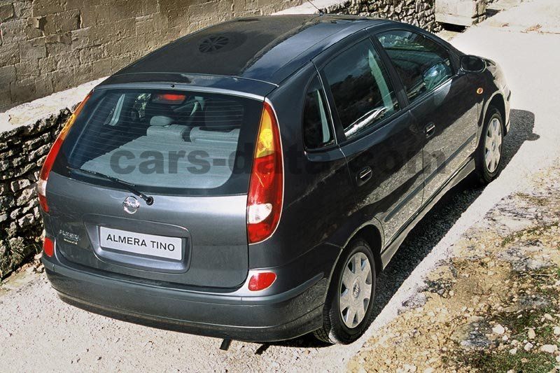 Nissan Almera Tino 2003 pictures (8 of 10)
