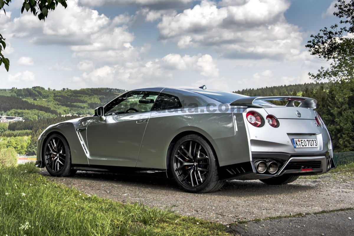 Nissan GT-R