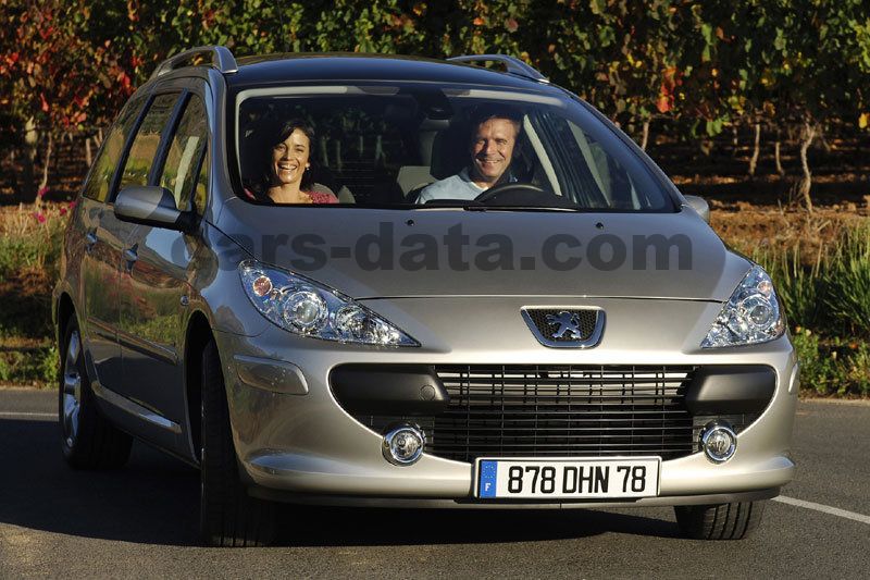 Peugeot 307 se 2005 cars hi-res stock photography and images - Alamy