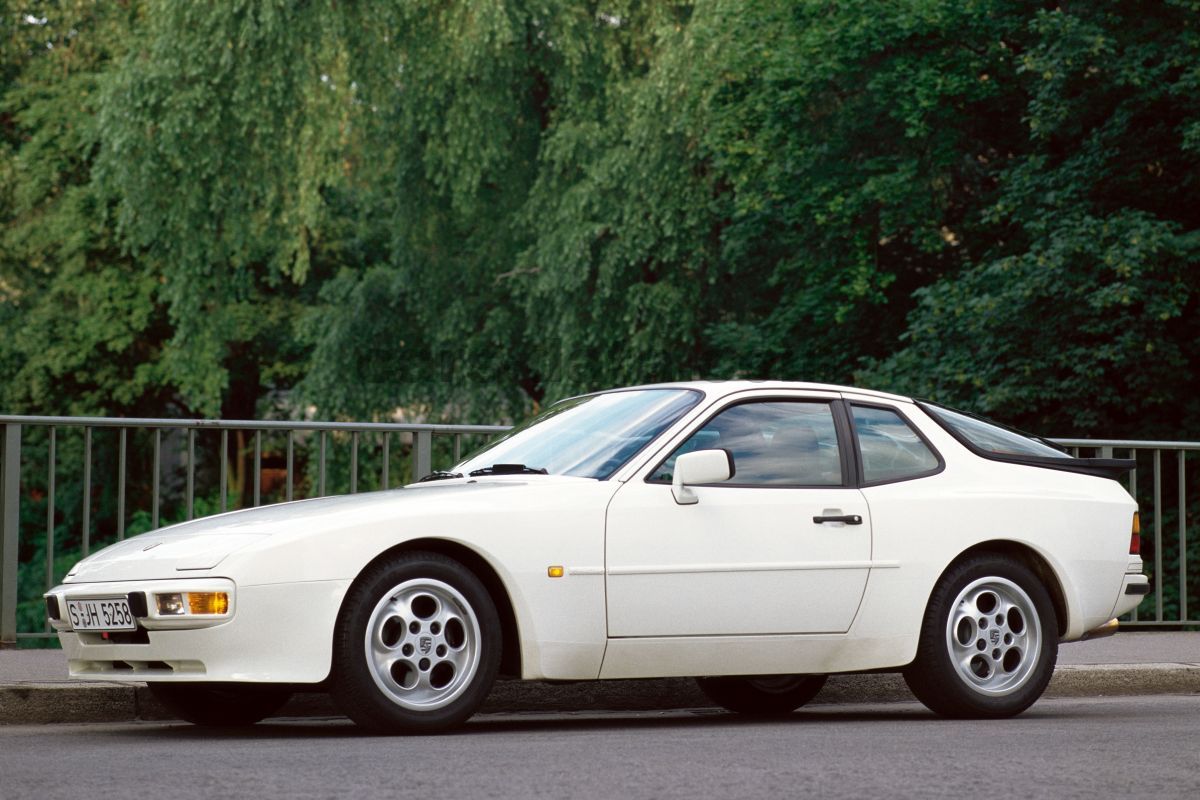 Porsche 944