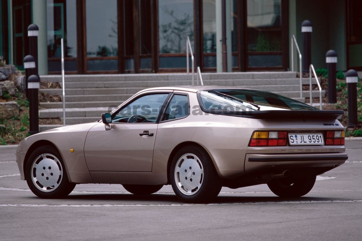 Porsche 944