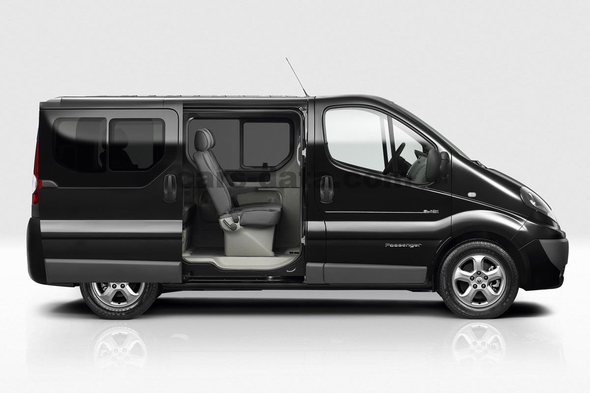 Renault Trafic Passenger images (8 of 