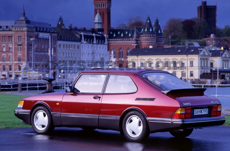 Saab 900