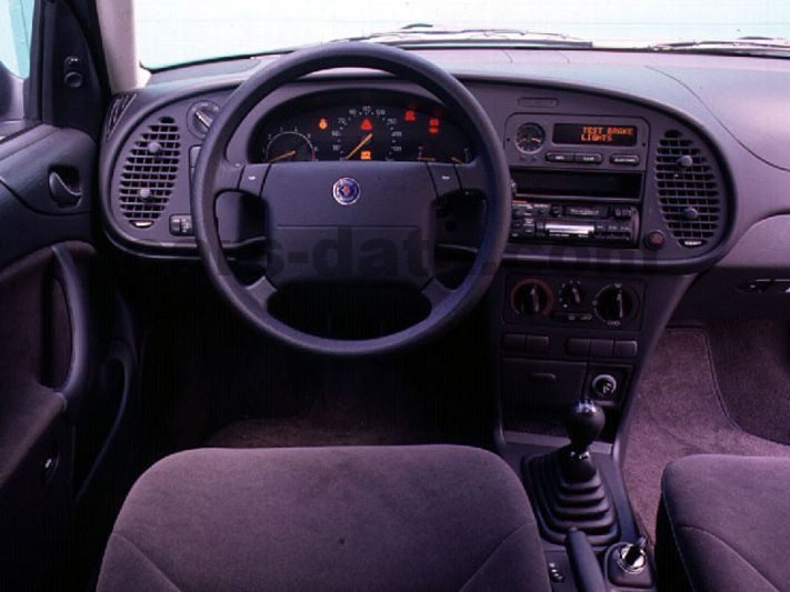 Saab 900