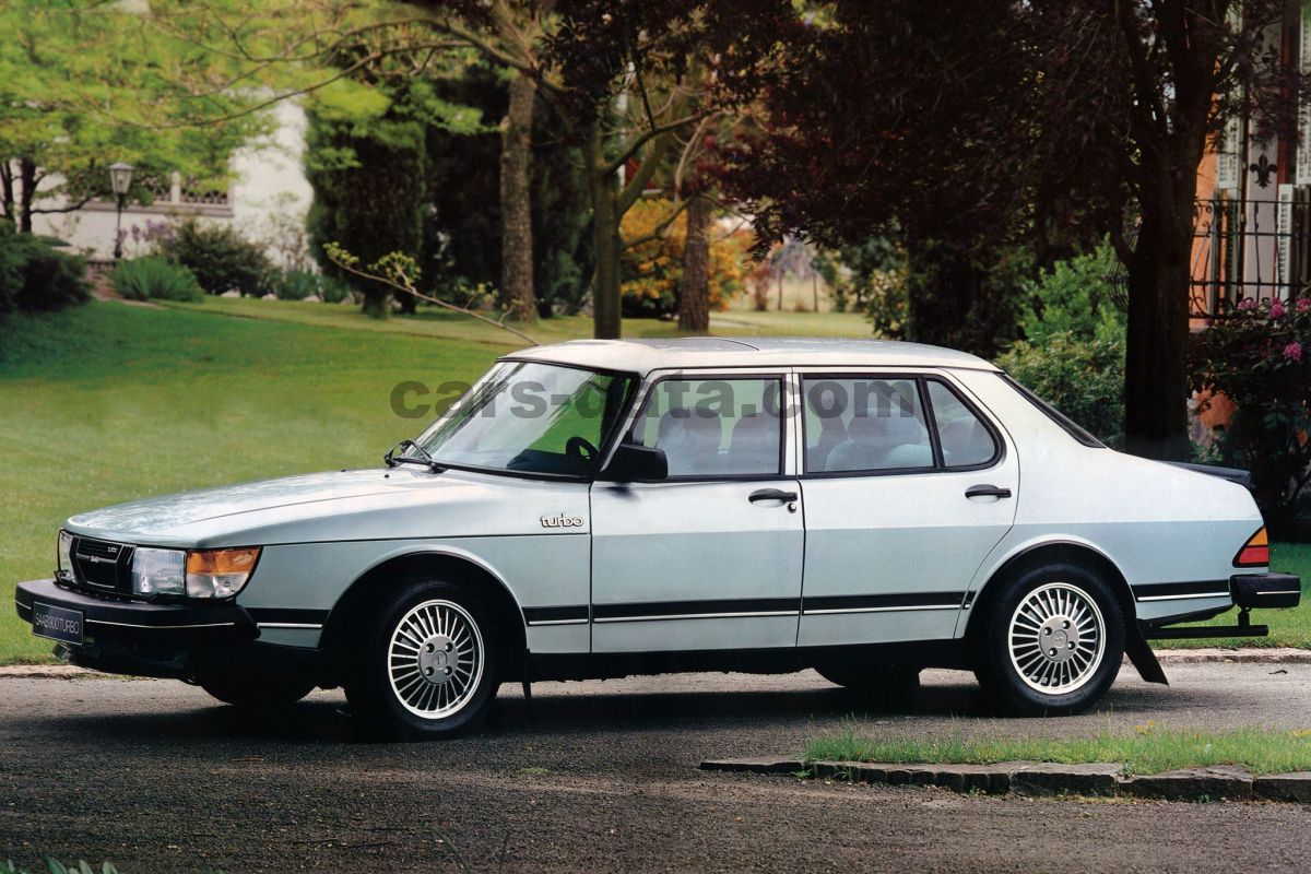 Saab 900