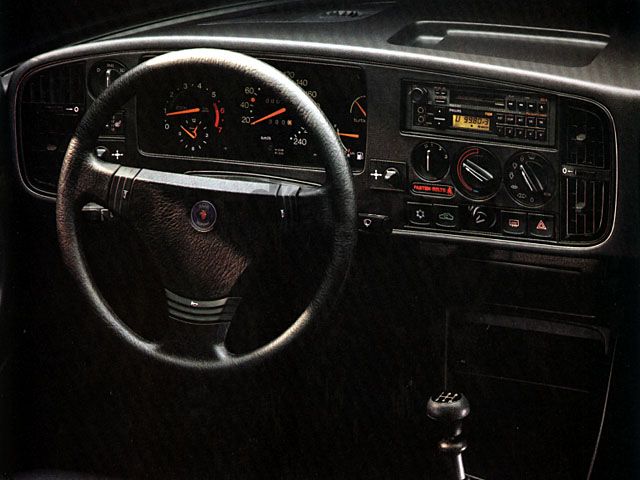 Saab 900