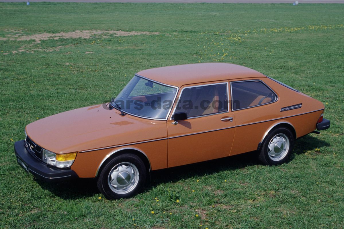 Saab 900