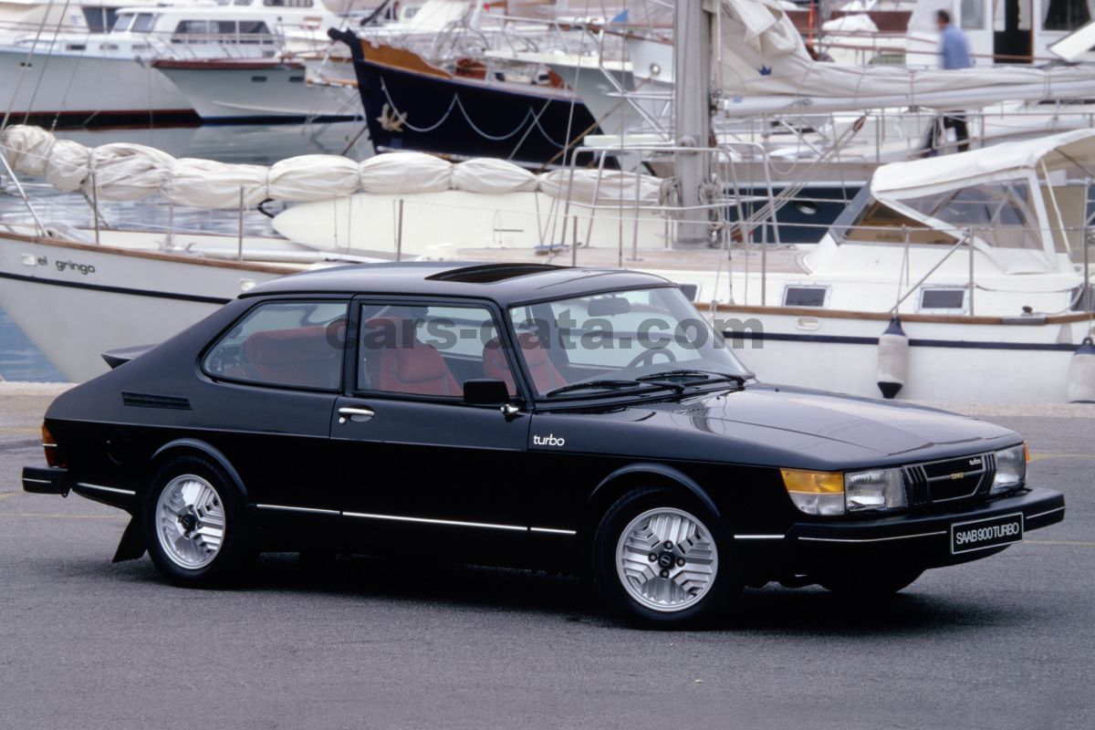 Saab 900