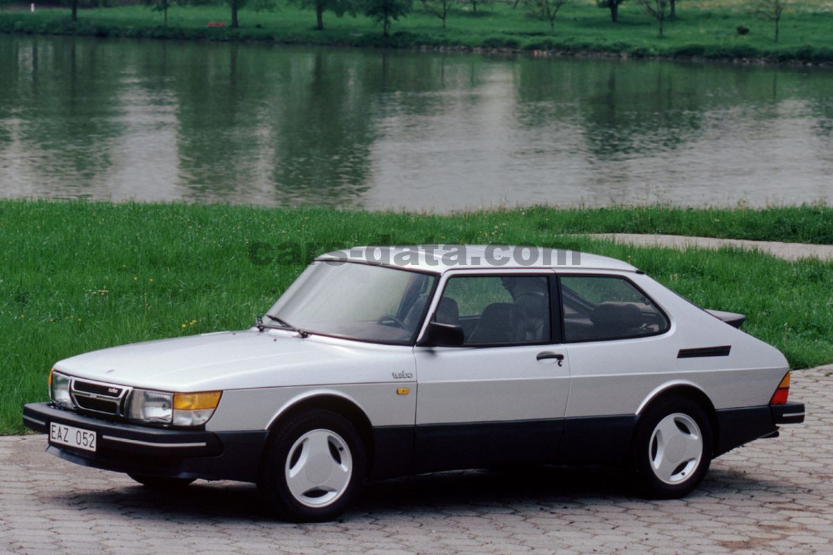 Saab 900