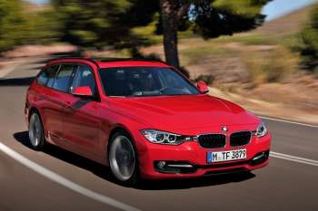 BMW 320i Touring High Executive