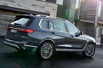 BMW X7 M50i