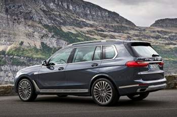 BMW X7 M50i