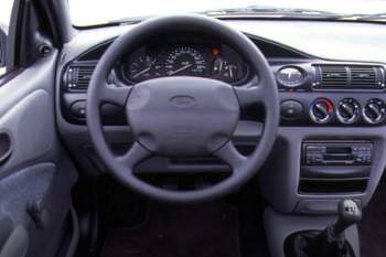 Ford Escort 1.3i CL