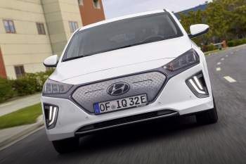 Hyundai Ioniq Electric Premium Design Sky