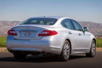 Infiniti Q70 3.5 V6 Hybrid GT