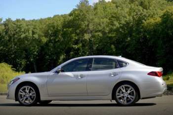 Infiniti Q70 3.5 V6 Hybrid Premium Tech