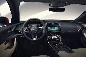 Jaguar XE D180 SE